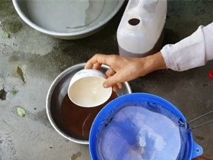 Về Trà Vinh đừng quên mua nước mắm rươi về làm quà