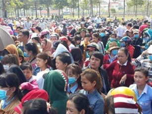 2.000 công nhân bị chủ 'quỵt' lương: Chúng tôi ngày nào cũng tới đây chầu chực