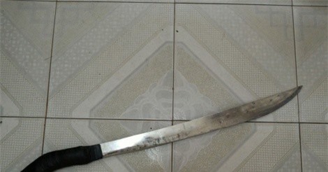 Dùng mã tấu cướp tiền đôi nam nữ tâm sự trên bãi biển