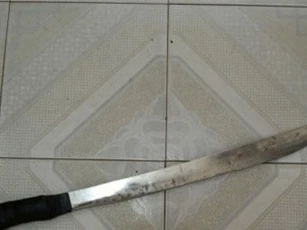 Dùng mã tấu cướp tiền đôi nam nữ tâm sự trên bãi biển