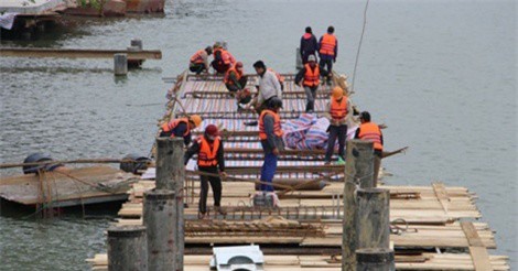 Huế làm đường đi bộ lát gỗ lim ven sông Hương