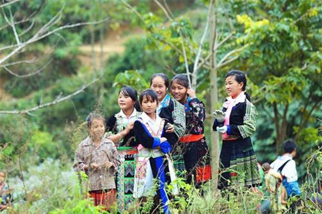 Tục đặt tên và đặt lại tên đệm của người Mông