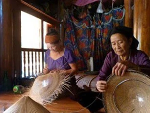Bảo tồn nghề đan nón lá của đồng bào dân tộc Tày