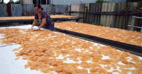 Giòn tan đặc sản bánh phồng tôm Đất Mũi