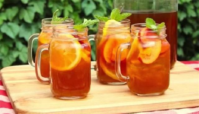 Mách bạn cách pha trà đào cam sả thơm ngọt, mát lạnh
