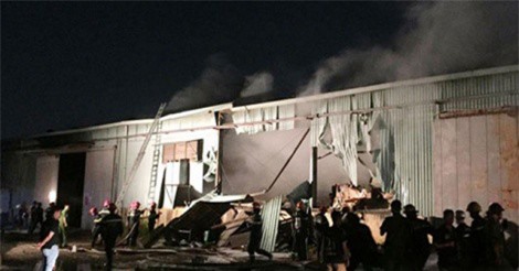 TP.HCM: Kho giấy 2.000 m2 bốc cháy khiến nhiều tài sản bị thiêu rụi