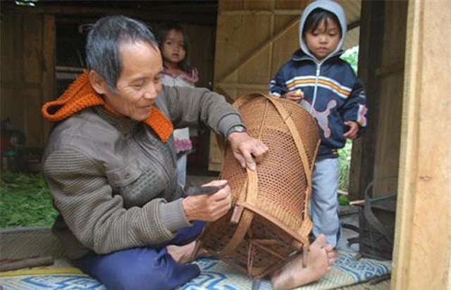 Cây mây trong đời sống của người Cơ Tu