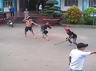 Nhóm “choai choai” hỗn chiến khi đi trà sữa, 1 người tử vong