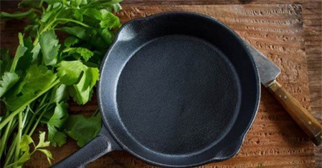 Vì sao bạn nên dùng chảo gang để nấu nướng?