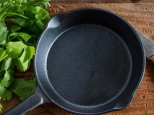 Vì sao bạn nên dùng chảo gang để nấu nướng?