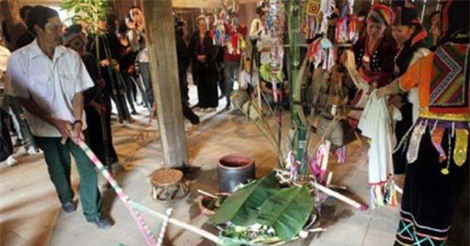 Lễ hội dâng hoa măng của người La Ha