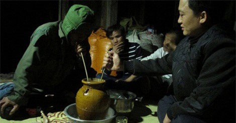 Phong tục độc đáo trên bàn ăn của đồng bào Ma Coong