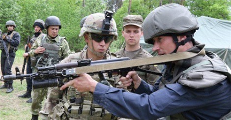 Ukraine nói Mỹ cấp vũ khí trong vài tuần tới, Lầu Năm Góc lập tức "bật lại"