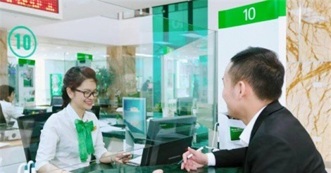 Vietcombank tăng nhiều loại phí, chuyển tiền nội bộ nay cũng mất phí