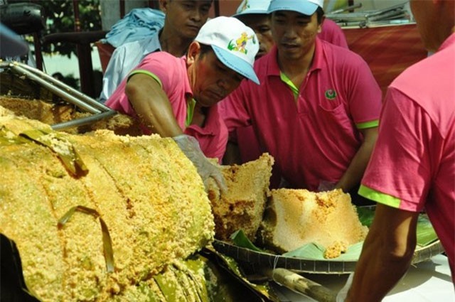 Kỷ lục thức ăn của người Việt: “Chỉ lãng phí và phô trương thanh thế”