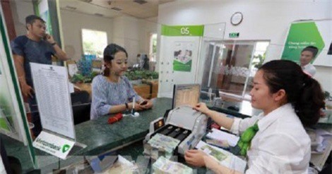 Phí dịch vụ rút, chuyển tiền của ngân hàng nào rẻ nhất?