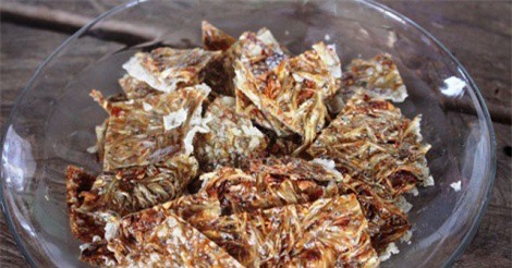 Bánh tráng cá cơm - đặc sản sông nước vùng biên 