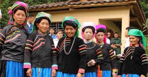 Người Pu Péo và tục cướp giọng gà ngày Tết