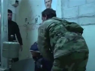 Clip: Xót xa cảnh trẻ em trốn khỏi Đông Ghouta - Syria dưới làn đạn phiến quân