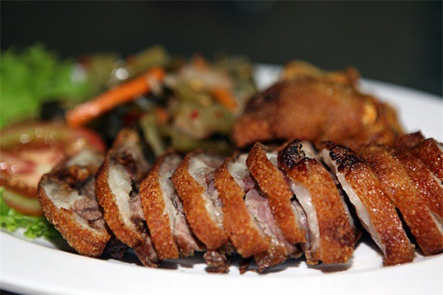 “Học lỏm” cách làm món đuôi heo chiên giòn ngon như đầu bếp nhà hàng