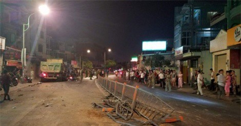 TAI NẠN GIAO THÔNG GHÊ RỢN TUẦN QUA: Xe ben “đại náo” đường phố Sài Gòn, xe khách lao xuống vực sâu khiến 20 người thương vong