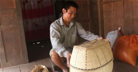 Tìm hiểu nghề đan bem của người Cống ở Táng Ngá