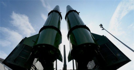 Clip: Tên lửa Iskander-M của Nga bắn trúng trạm chỉ huy đối thủ