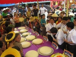 Lễ hội bánh chưng bánh giầy Sầm Sơn xưa và nay