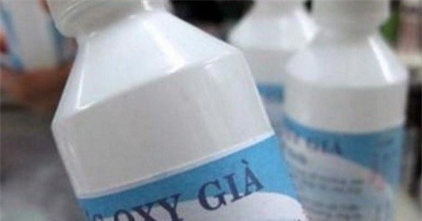 Ngỡ ngàng với công dụng làm đẹp từ oxy già