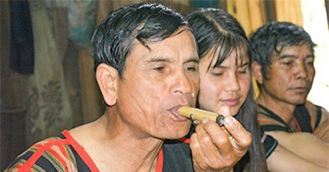 Về Kon Plông nghe đồng bào Mơ Nâm thổi Tà Vẩu