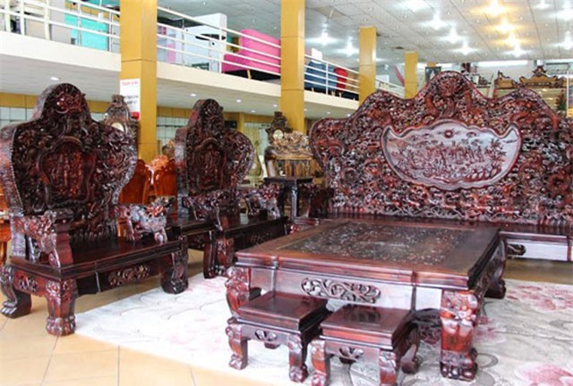 Bộ bàn ghế gần 13 tỷ đồng của đại gia Hà Nội có gì đặc biệt?