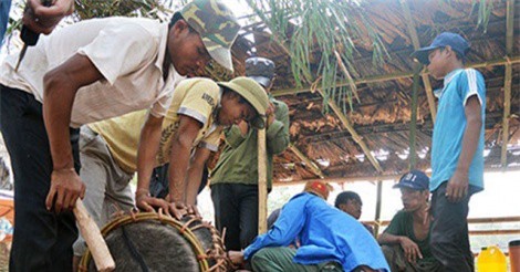 Lễ hội đập trống của người Ma Coong ở Quảng Bình
