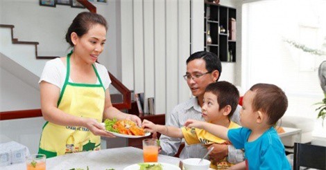 Phụ nữ dành 270 ngày/năm cho các công việc chăm sóc không lương