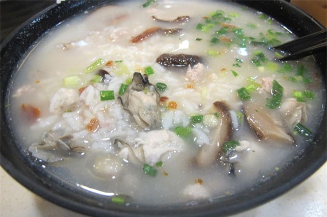 Tới Quảng Bình thưởng thức cháo hàu sông Nhật Lệ