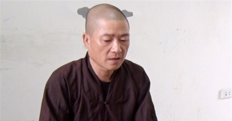 'Nhà sư' ghé vào quán nước chôm điện thoại rồi bỏ chạy