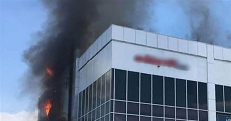 Cháy tại trung tâm thương mại ở Sài Gòn, nhiều người tháo chạy