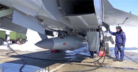 Clip: Tiêu lửa siêu thanh Kinzhal của Nga diệt gọn mục tiêu