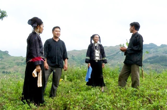 Nét độc đáo trong trang phục truyền thống của phụ nữ Nùng Dín