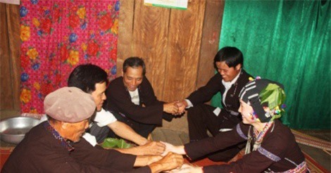 Độc đáo phong tục cưới của người Lự