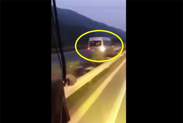 Clip: Tài xế điều khiển ôtô chạy ngược chiều trên cao tốc Nội Bài - Lào Cai