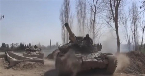 Clip: Xe tăng Syria dồn về Đông Ghouta như một cơn lũ