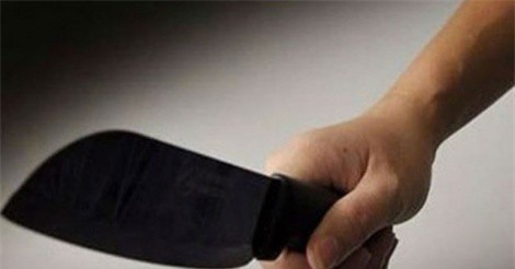 Bình Dương: Dùng dao cổ bạn gái vì thấy ngủ với người khác
