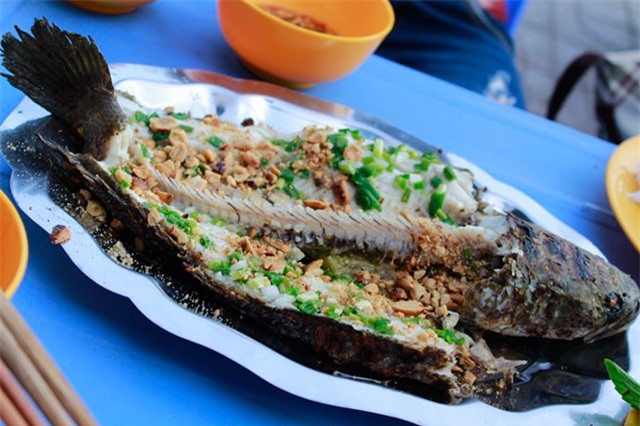 Chưa ăn đã thèm cá lóc nướng chấm mắm me ở An Giang