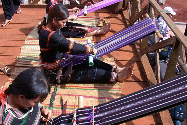 Gia Lai gìn giữ nghề dệt thổ cẩm truyền thống