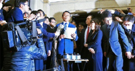 Chính trường Nhật Bản rung chuyển bởi bê bối mua bán đất công