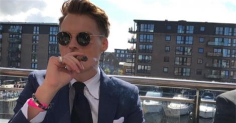 Cuộc sống xa hoa của tỷ phú trẻ thứ 3 thế giới