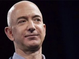 Ông chủ Amazon giàu bằng 2,3 triệu người Mỹ