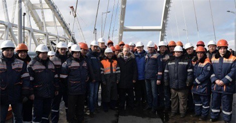 Tổng thống Putin tới thăm Crimea