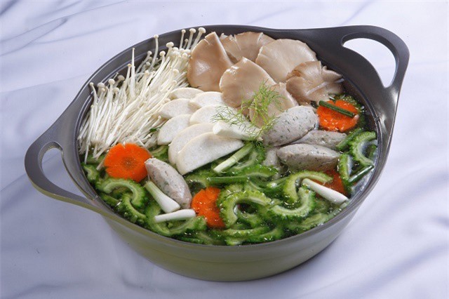 Clip: Cách nấu lẩu chả cá thác lác khổ qua thanh mát, giải nhiệt cuối tuần