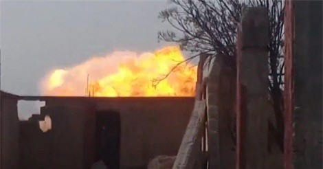 Clip: Xe phá mìn Syria đập tan tuyến phòng thủ của phiến quân ở Đông Ghouta